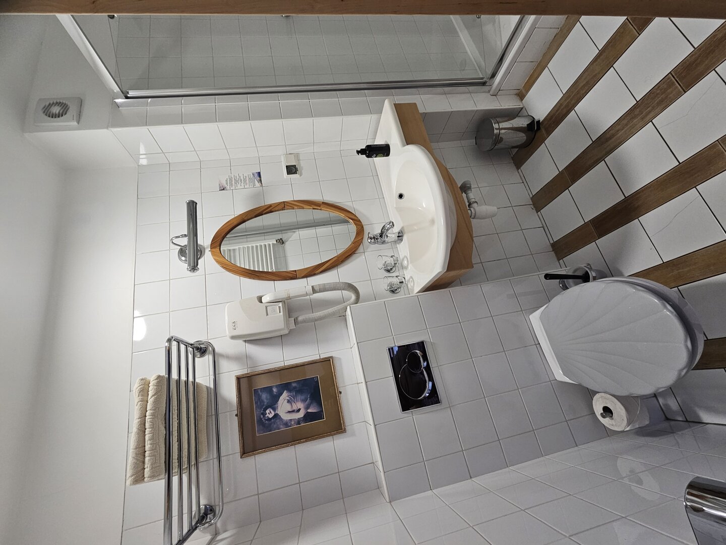 Pok&oacute;j typu Twin z prywatną łazienką